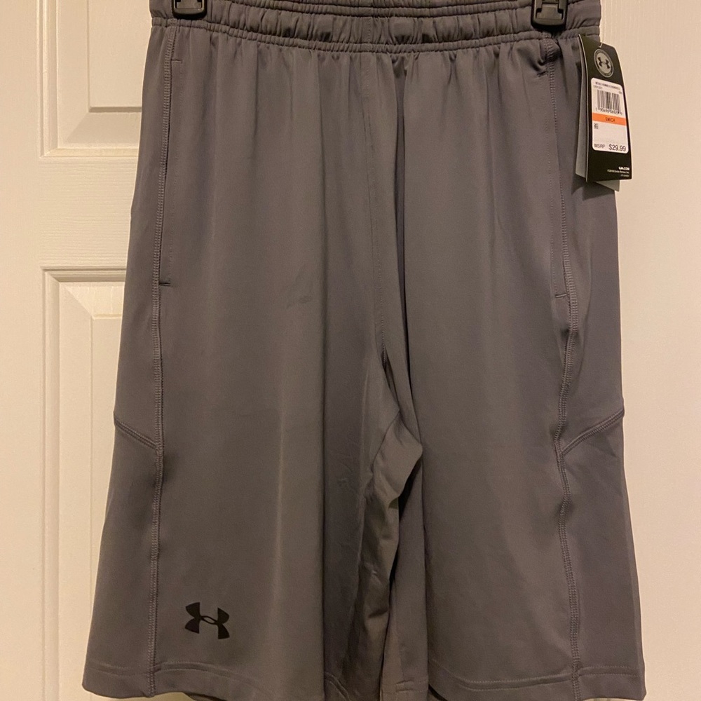 NWT Under Armour Loose Fitting Shorts Size S